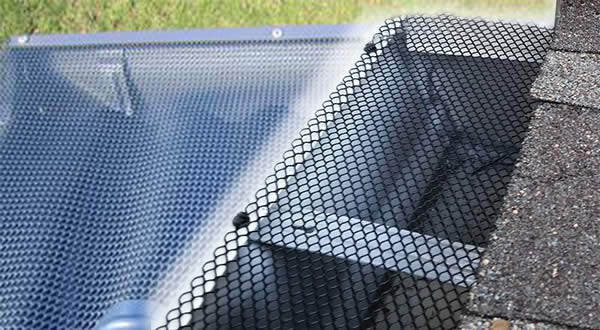 Extruded Plastic mesh against debris and leaves